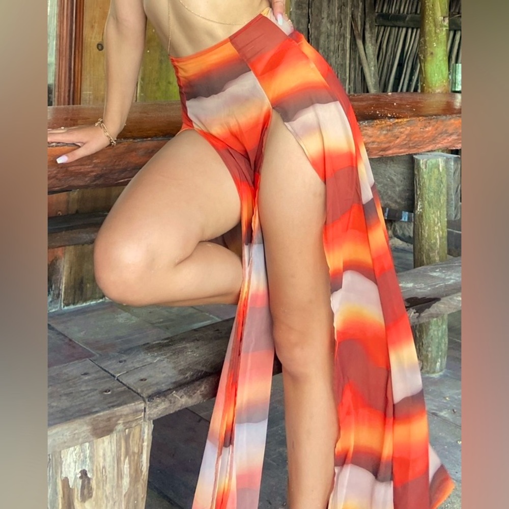 Prettylittlething beach maxi skirt; Size S